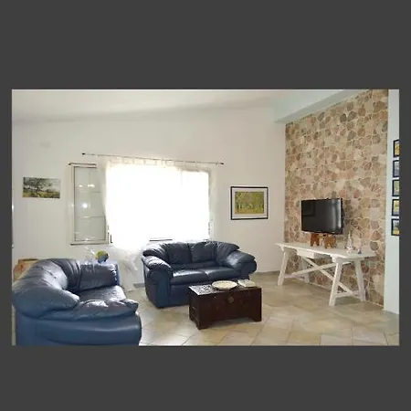 With 3 Bedrooms In Cea Barisardo With Enclosed Garden 300 M From The Beach